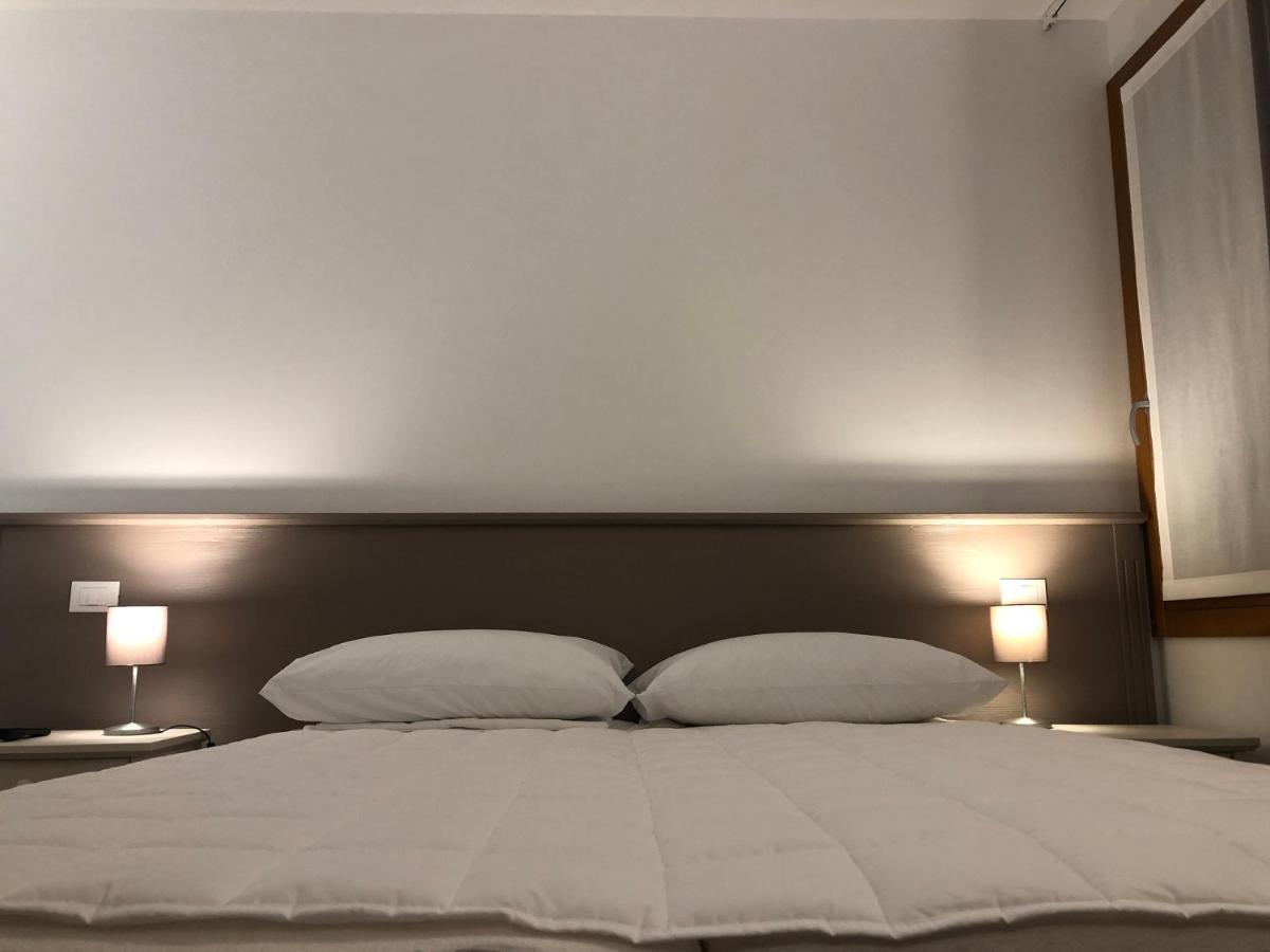 Hotel Italia Sacile Kültér fotó