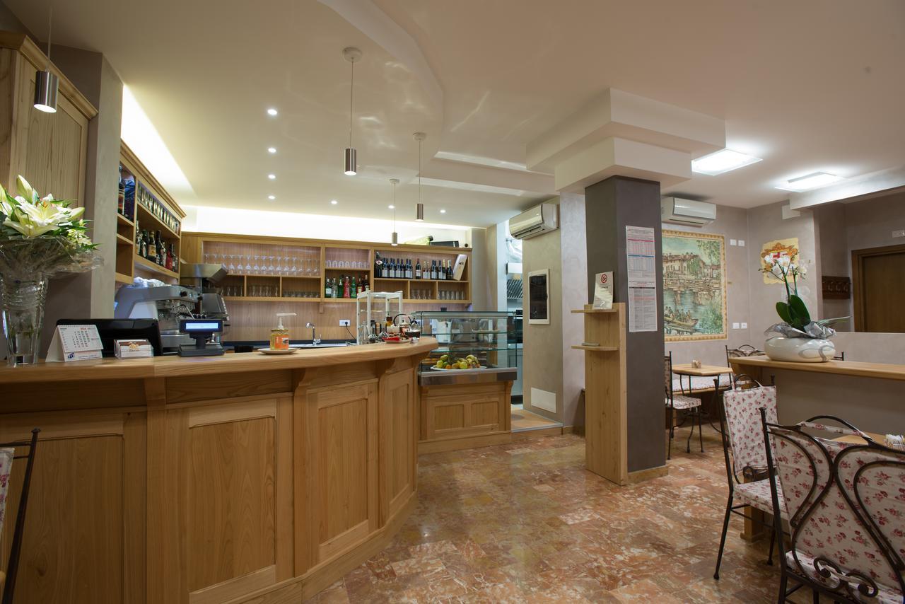 Hotel Italia Sacile Kültér fotó