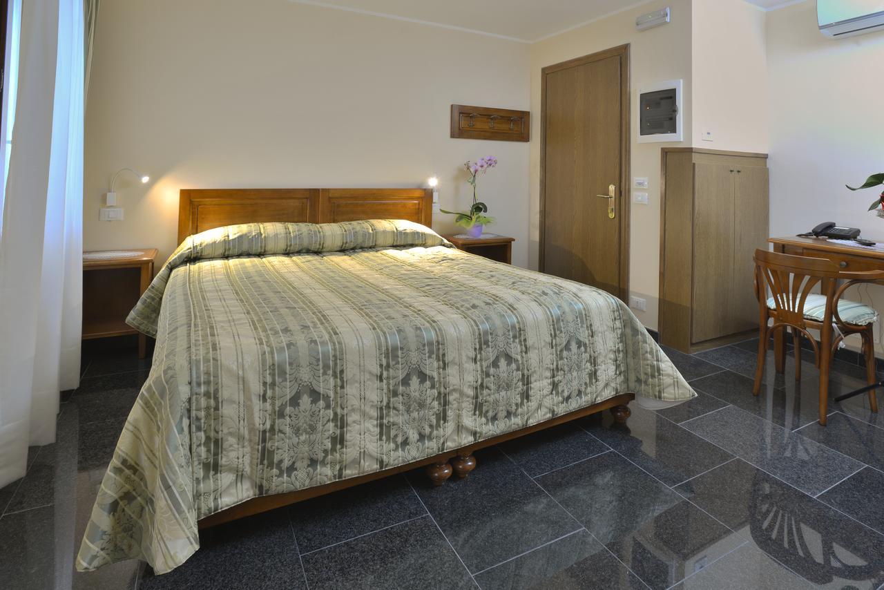 Hotel Italia Sacile Kültér fotó